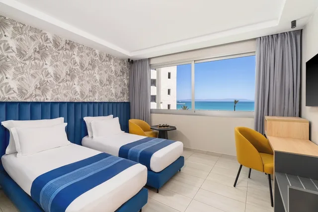 Superior, Twin Beds, Side Sea View، Kenzi Solazur 1/4