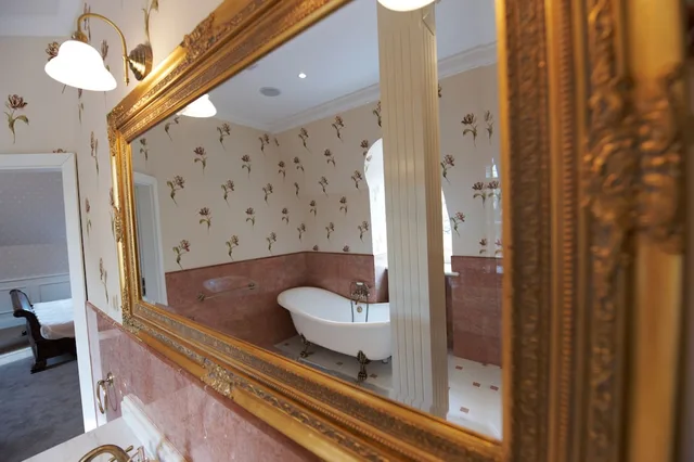 1 Bedroom, Junior Suite, Queen Bed, Dwor Sierakow 2/3