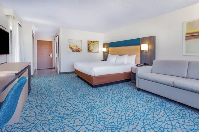 Standard, King Bed, Bath and Shower، Holiday Inn Resort Kissimmee by the Parks 2/4
