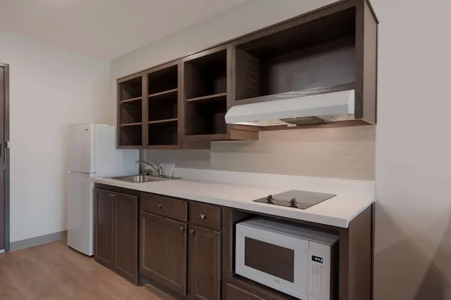 غرفة بسرير كوين لذوي الإعاقة، WoodSpring Suites Phoenix-Deer Valley 3/4