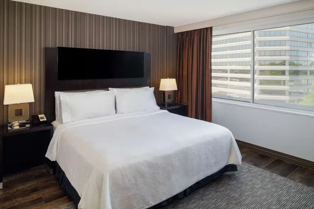 جناح بسرير كينج بغرفتين في طابق مرتفع، Embassy Suites By Hilton Washington Dc Chevy Chase Pavilion 1/1