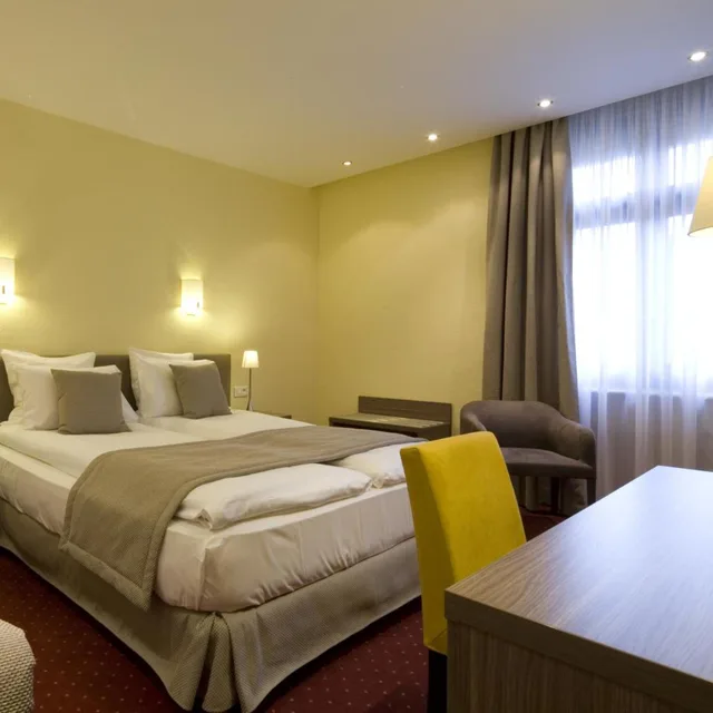غرفة قياسية بسرير مزدوج أو سريرين منفصلين، Grand Hotel Bristol 1/8
