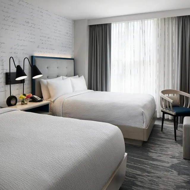 غرفة بسريرين مزدوجين بإطلالة، Hyatt Centric Old Town Alexandria 1/7
