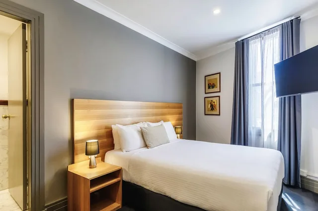 غرفة قياسية بسرير كوين، Royal Exhibition Hotel 3/10