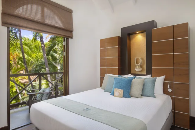 Pool, Tropical, Villa, 1 King and 2 Queen Beds, Baoase Curacao 2/3
