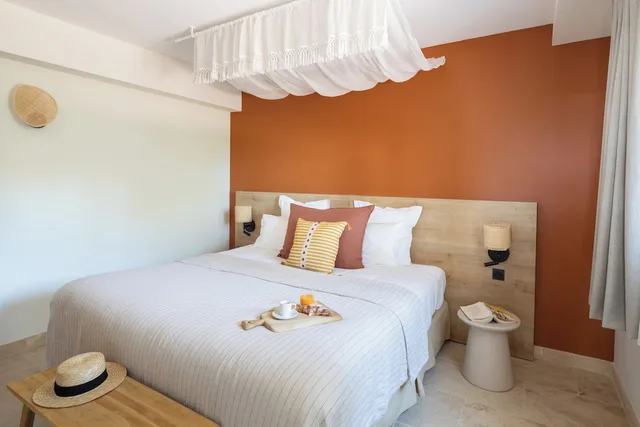 جناح كبير بسرير كينج بشرفة مع أريكة، Hotel L'Escalet 1/2
