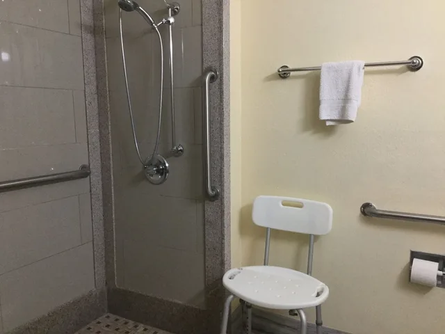 غرفة بسرير كينج لذوي الإعاقة، Super 8 By Wyndham Clearwater/St. Petersburg Airport 3/3