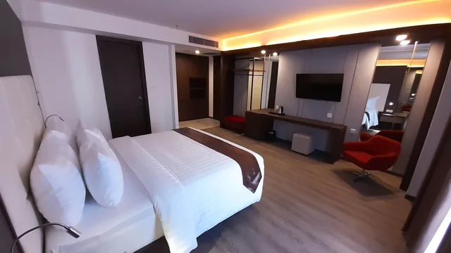 Deluxe, King Bed, Asialink Hotel By Prasanthi 2/10