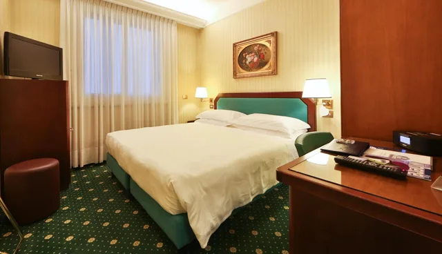 غرفة ثلاثية، Hotel Astoria, Sure Hotel Collection by Best Western 2/5