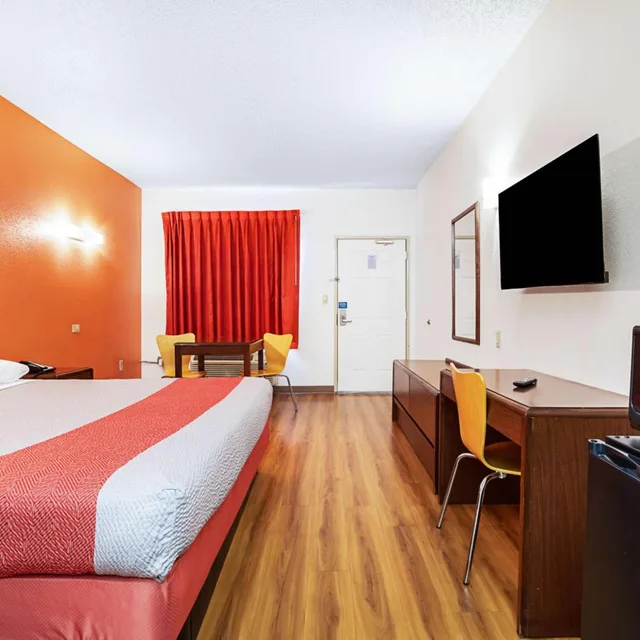 غرفة بسرير كينج للمدخنين، Motel6 Covington, TN 1/10