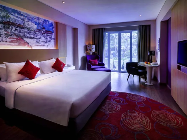 غرفة ديلوكس بسرير فردي بإطلالة على المسبح بشرفة، Grand Mercure Bandung Setiabudi 1/2
