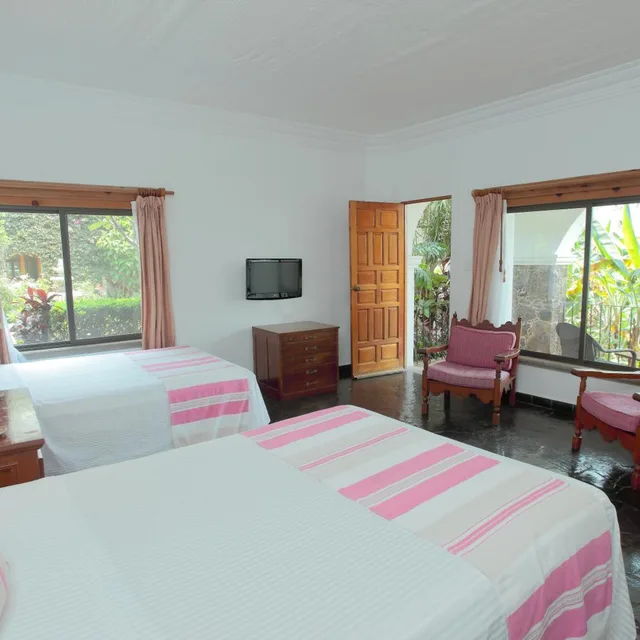 جناح جونيور، Posada Del Tepozteco Hotel 2/9