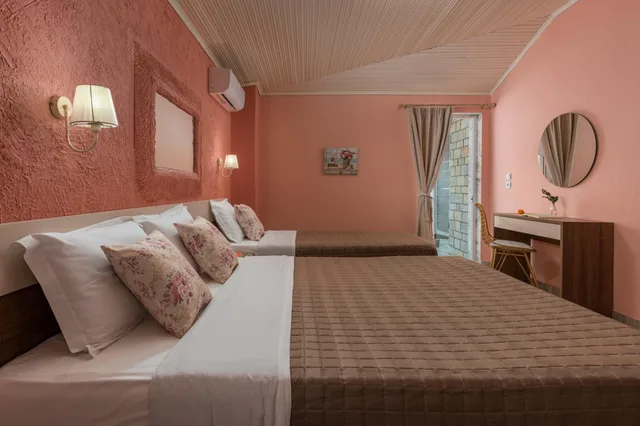 غرفة فاخرة رباعية، Ouzas Hotel 2/10