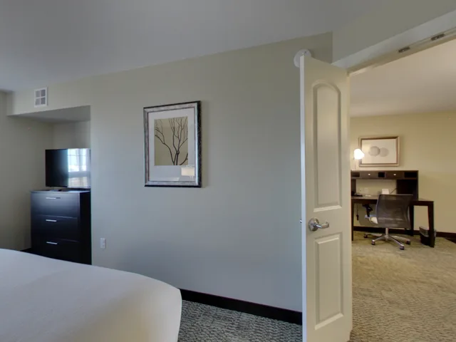 جناح بسرير كينج بغرفة نوم واحدة، STAYBRIDGE SUITES MADISON FITCHBURG 4/7