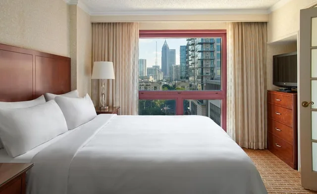 1 Bedroom, Hospitality, Suite, King Bed, City View, Sofa, Balcony, High Floor، Atlanta Marriott Suites Midtown 1/3