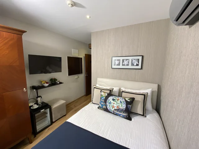 Deluxe, Single, Four Doors Hotel 5/5
