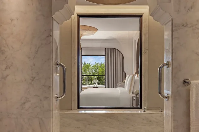 Palm, Deluxe, King Bed، Jumeirah Zabeel Saray Dubai 2/2