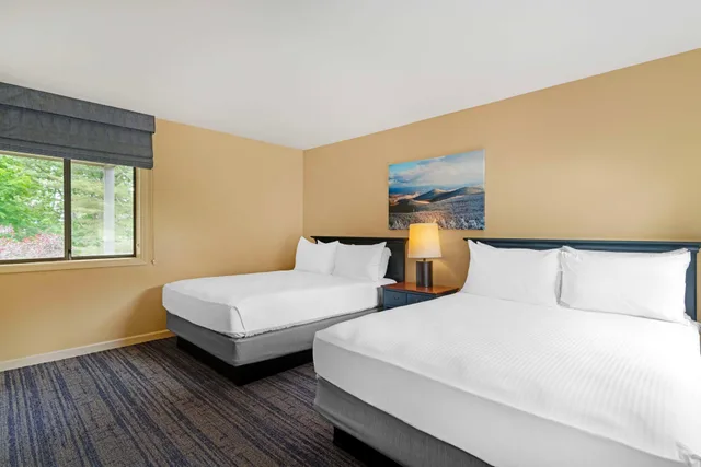 جناح بسريرين كوين بشرفة مع أريكة بمنطقة جلوس بمطبخ، Best Western Inn & Suites Rutland-Killington 1/7