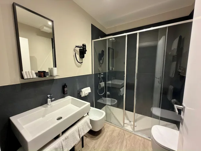 جناح عائلي بسرير كينج وسرير فردي بإطلالة على المدينة مع أريكة، Vi Suites Viareggio 3/3