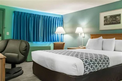 غرفة بسرير كينج لذوي الإعاقة، Econo Lodge Buffalo South 1/1