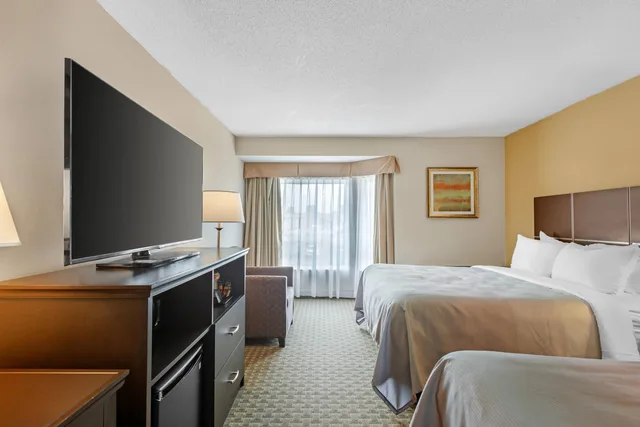 غرفة رباعية بسريرين كوين، Quality Inn and Suites Brampton 1/8