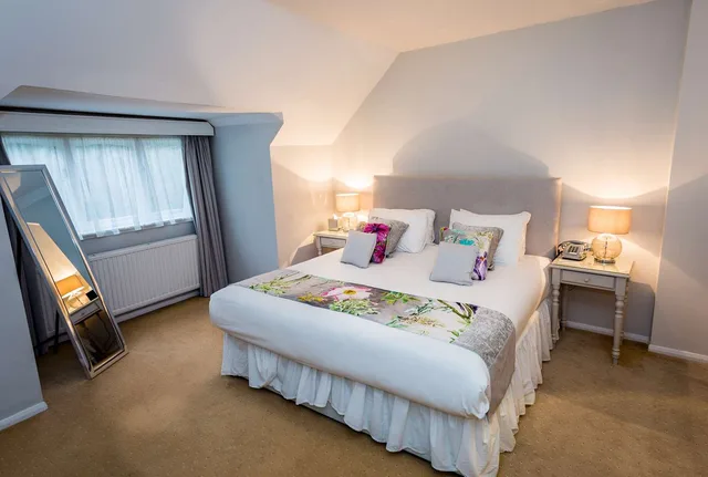 جناح كبير بسرير كينج مع أريكة، The Casa Hotel, Sure Hotel Collection by Best Western 1/2