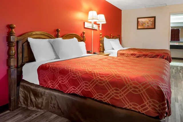 غرفة بسريرين مزدوجين للمدخنين، Econo Lodge Cortland Downtown NY 2/4