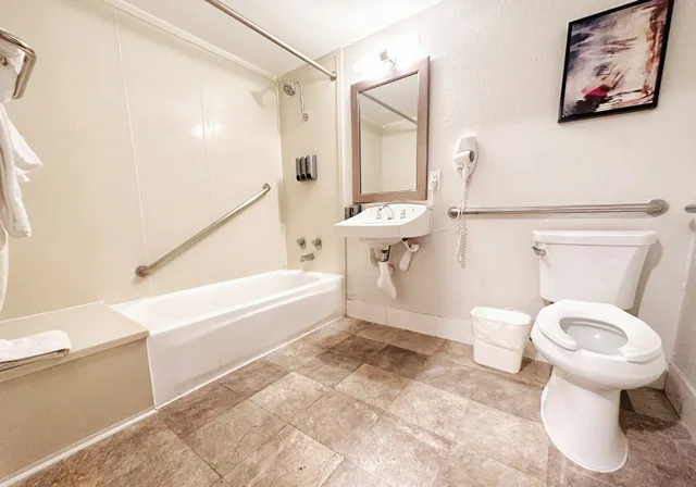 غرفة بسرير مزدوج، Lincoln Hotel Monterey Park Los Angeles 3/3