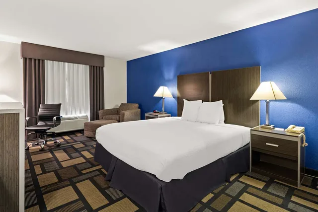 غرفة بسرير كينج، Best Western Galleria Inn & Suites Houston 1/3