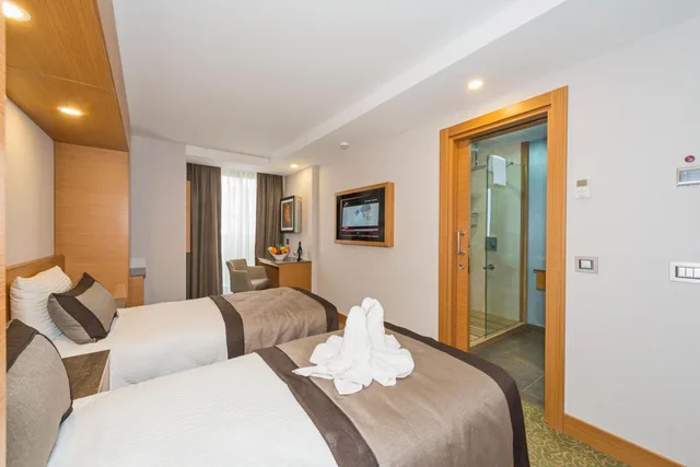غرفة بسرير مزدوج أو سريرين منفصلين، Bisetun Hotel 7/10