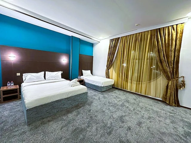 غرفة بسرير مزدوج أو سريرين منفصلين بإطلالة على المدينة، Crossway Hotel Baku 7/9