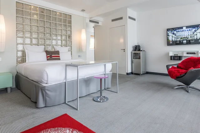 جناح جونيور، Kube Paris 7/10