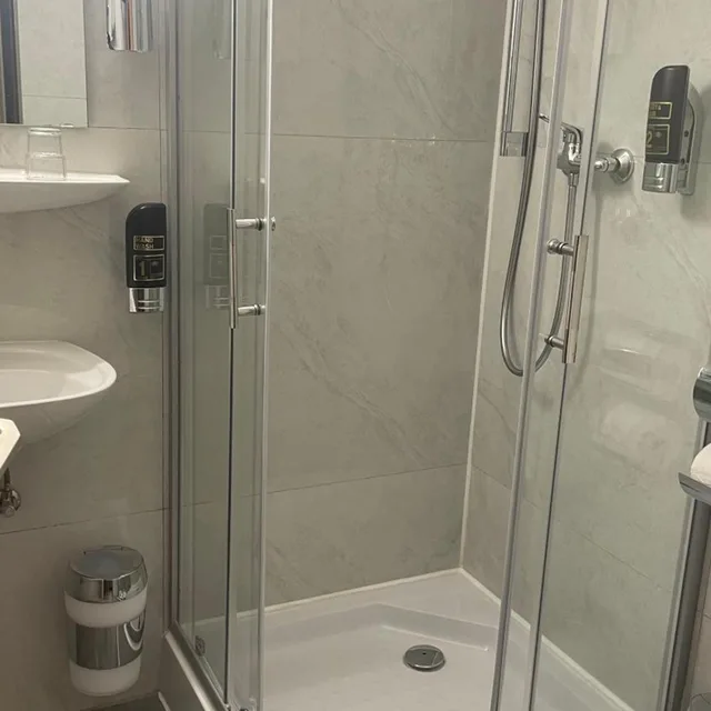 غرفة ثلاثية، Hotel Spreewitz 8/8