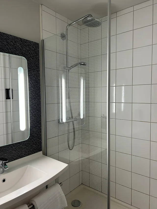 غرفة قياسية بسرير مزدوج، Ibis Roanne 8/9