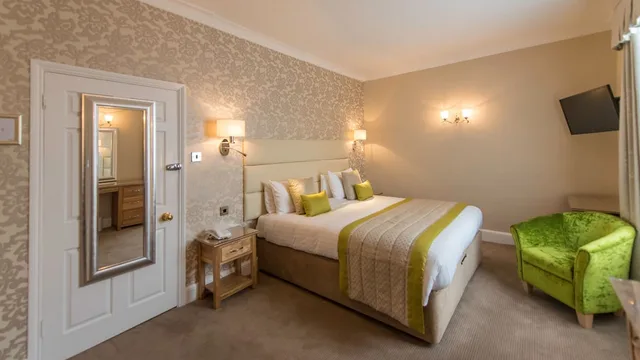 Comfort, Double Bed, The Royal Fortescue 1/2