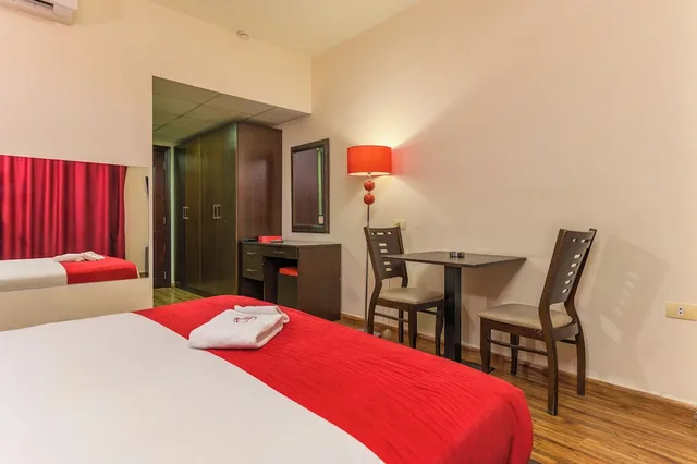 غرفة قياسية بسريرين منفصلين، Al Murjan Palace Hotel, Jounieh 9/10