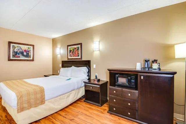 جناح بسرير كينج، Quality Hotel & Conference Centre Peace River 1/3