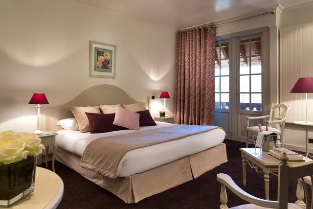 Castle, Deluxe, Double or Twin Bed، Chateau Jeanne & the Forest - Chateau de Montvillargenne 2/4