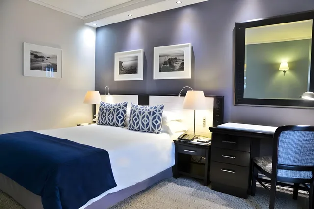Deluxe, King Bed, The Commodore Hotel 4/4
