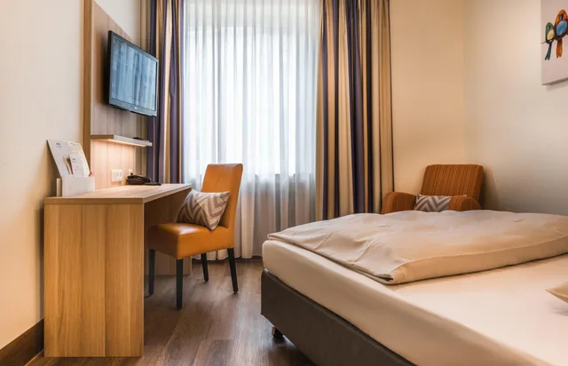 Standard, Single, Hotel Am Stadtpark Hilden 7/15