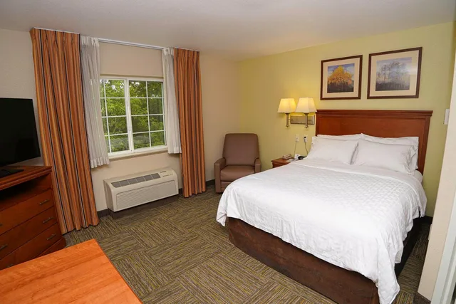 استوديو بسرير كوين لذوي الإعاقة، Candlewood Suites Boise Towne Square 1/3
