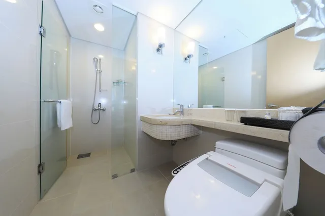 غرفة قياسية بسرير مزدوج بإطلالة على البحر، Ocean Suites Hotel Jeju 3/3