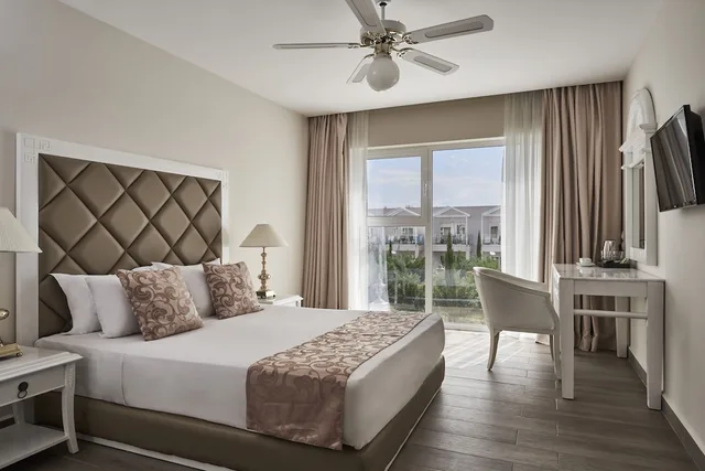 جناح جونيور بسرير كوين بإطلالة على المسبح، Sandy Villas Resort 1/6