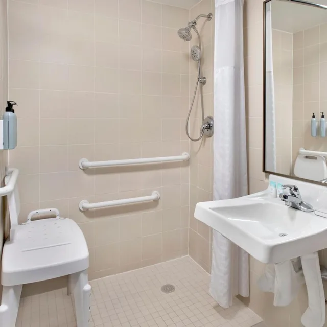 غرفة بسريرين مزدوجين بحوض استحمام لذوي الإعاقة، Fairfield Inn by Marriott New York LaGuardia Airport/Flushing 2/4