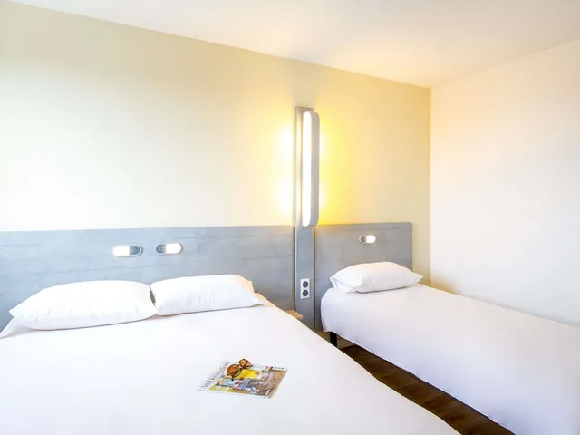 غرفة ثلاثية بسرير مزدوج، Ibis budget Frejus Saint Raphael Centre et Plage 4/10