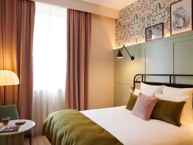 غرفة كلاسيكية بسرير كوين، Square Lodge Hotel La Roche sur Yon - Handwritten Collection 3/5