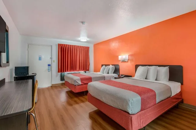 2 Full Beds - Non-Smoking, Micfridge، Motel6 Attalla AL 5/10