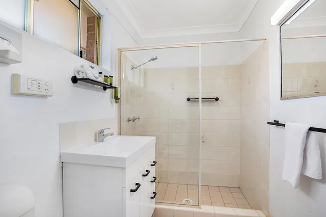Deluxe, Queen Bed, Lake Macquarie Motor Inn 6/6