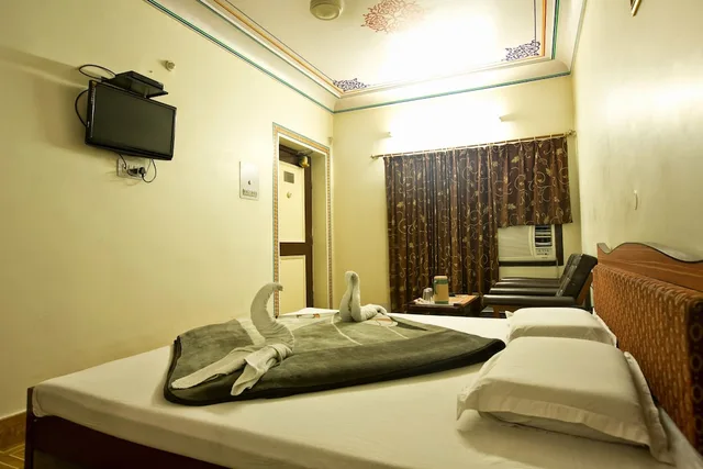 Superior, Double Bed, Kalyan 6/10