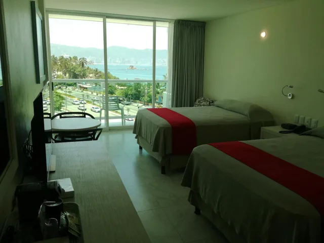 جناح جونيور، We Hotel Acapulco 5/10